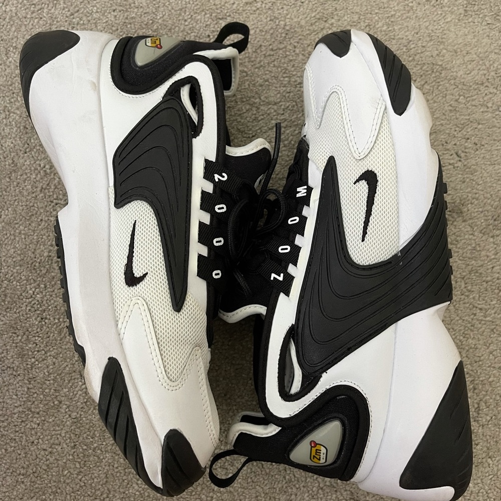 Nike women’s zoom 2k